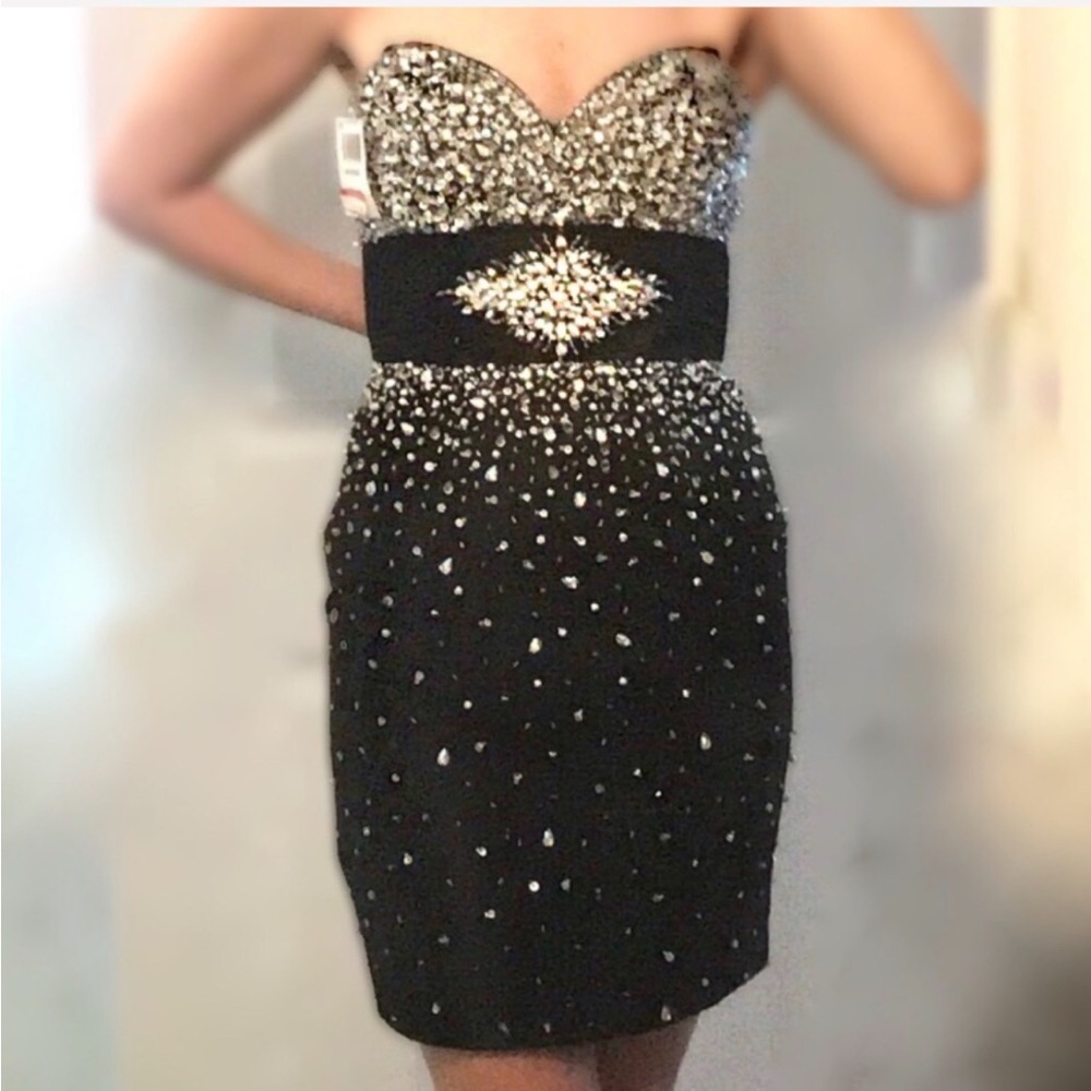 NWOT Mac Duggal Beaded/Sequined Cocktail Dress